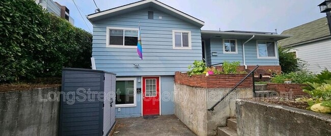 property at 1817 SE Umatilla St