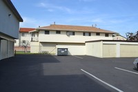 Rustic Gables in Monterey Park, CA - Foto de edificio - Building Photo