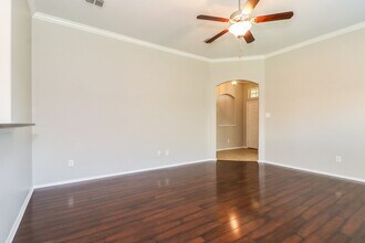 900 W Bend Blvd in Burleson, TX - Foto de edificio - Building Photo