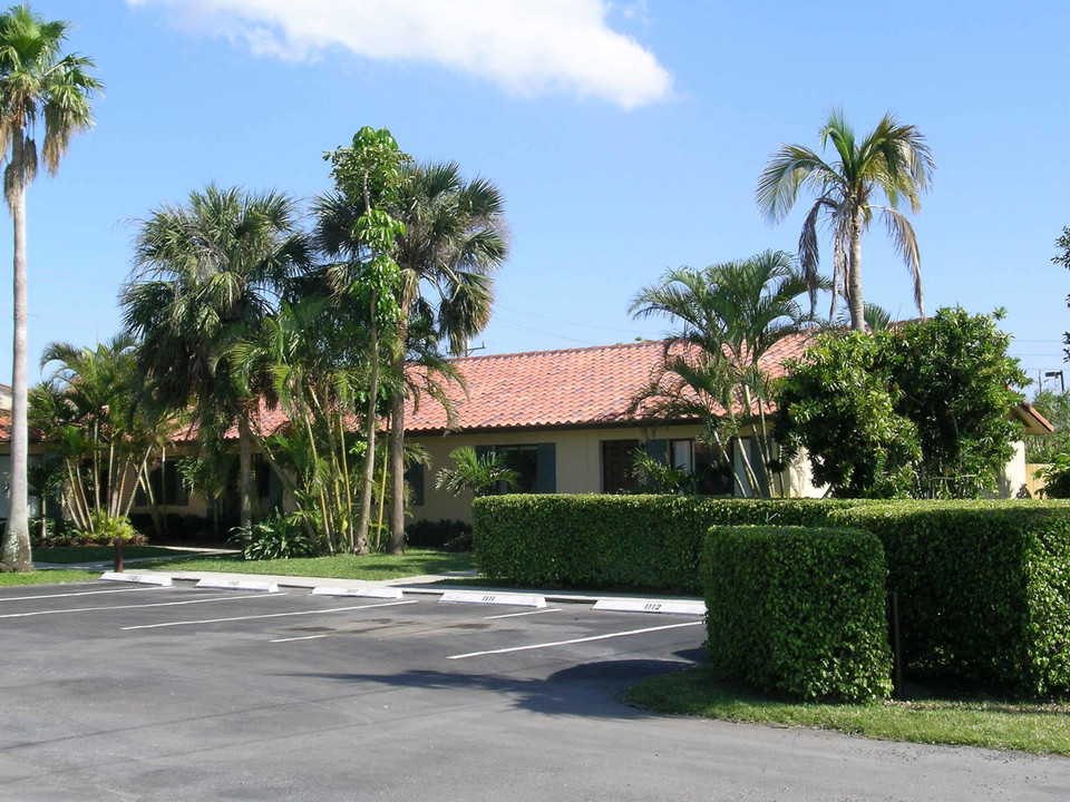 Summer Villas in Lake Worth, FL - Building Photo