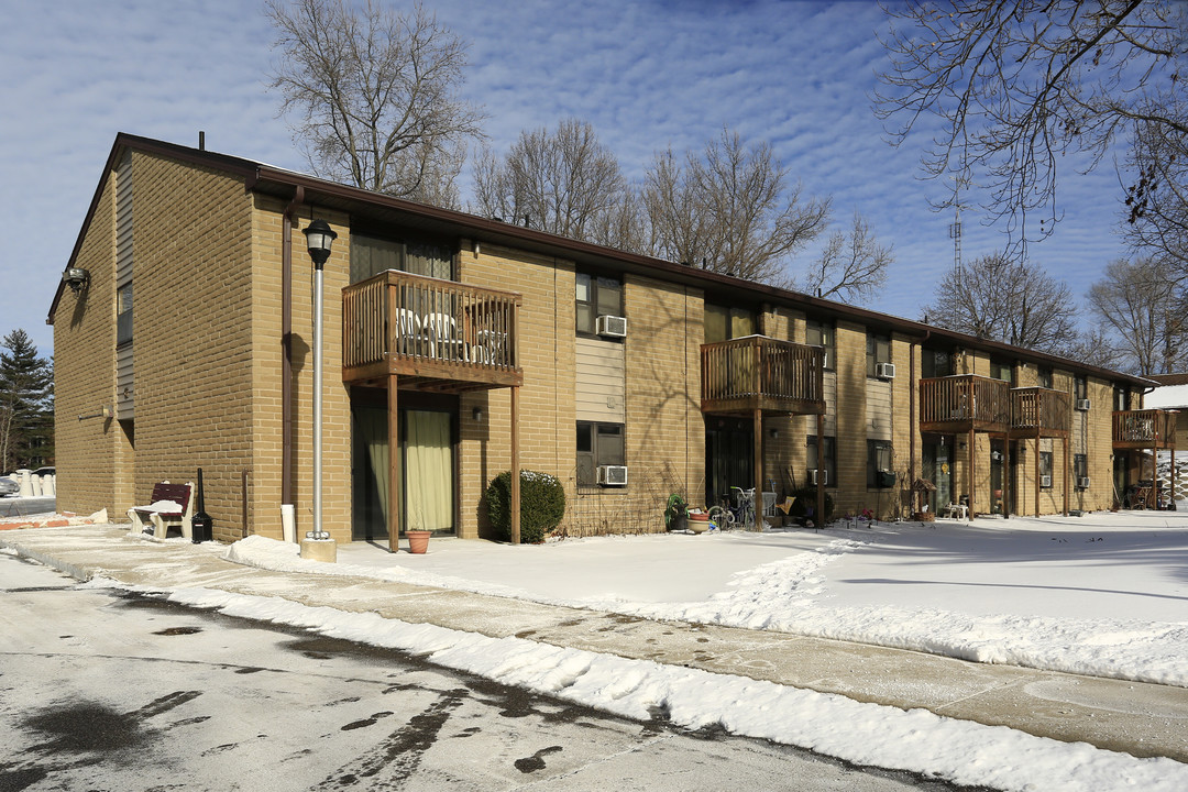 Albright Terrace in Amherst, OH - Building Photo