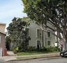 930 20th St Apartments