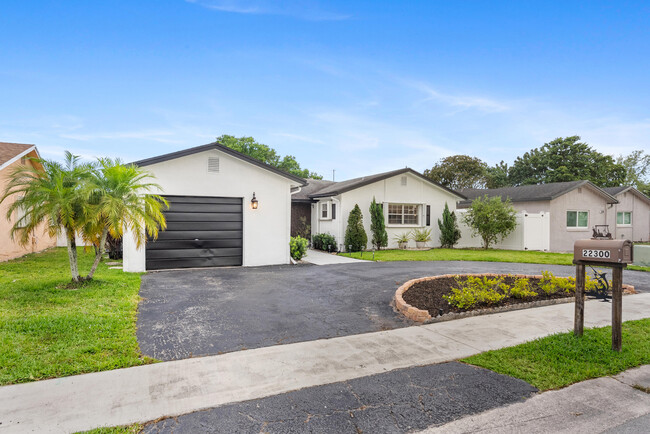 22300 SW 65th Ave in Boca Raton, FL - Building Photo - Building Photo