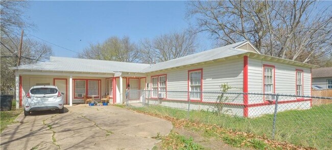 property at 1505 Alamo Ave