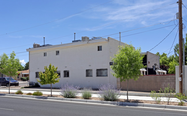 401-403 Graceland Dr SE in Albuquerque, NM - Building Photo - Building Photo