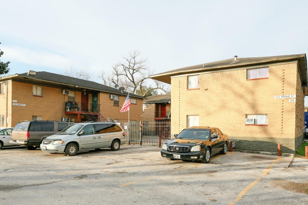 Hershe Apartments in Houston, TX - Building Photo