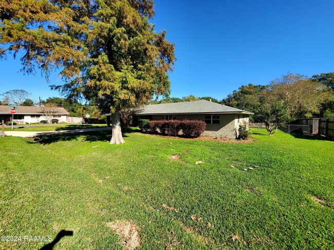 108 Harper Ave in Lafayette, LA - Foto de edificio - Building Photo