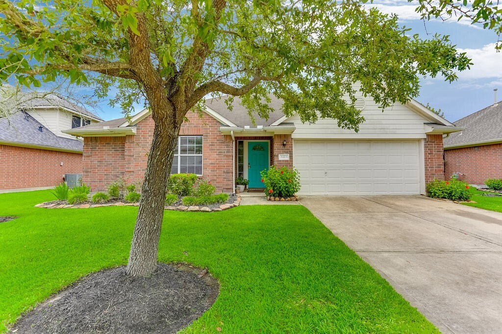 5413 Caprock Dr in Pearland, TX - Building Photo