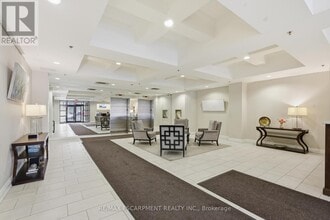 399 Elizabeth St in Burlington, ON - Building Photo - Building Photo