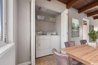 695 Denslowe Dr in Reno, NV - Foto de edificio - Building Photo