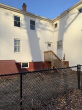 585 Thompsonville Rd in Suffield, CT - Building Photo - Building Photo