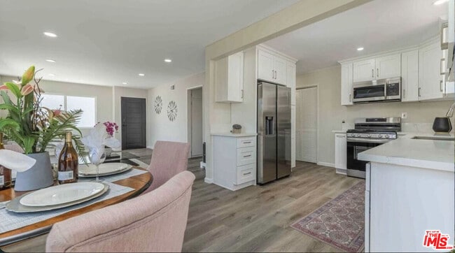 property at 817 N Kingsley Dr