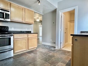 933 E Front St in Traverse City, MI - Building Photo - Building Photo