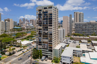 Kaimana Lanais Condominiums in Honolulu, HI - Building Photo - Building Photo