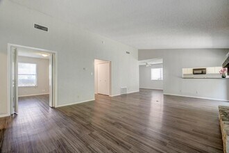 10410 Broken Shoe Trail in Austin, TX - Building Photo - Building Photo