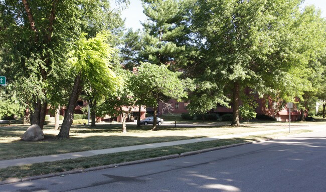 Summit House in Des Moines, IA - Building Photo - Building Photo