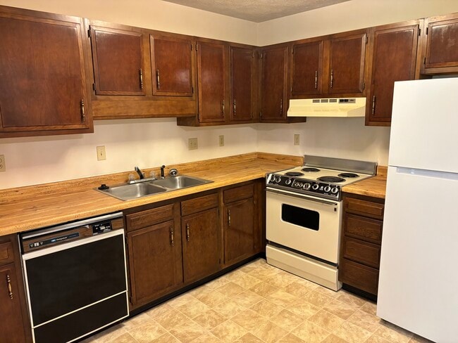 333 W Lake Ave in Hendersonville, NC - Building Photo - Building Photo