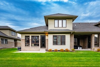 7488 Gramercy Cir in West Bloomfield Township, MI - Building Photo - Building Photo