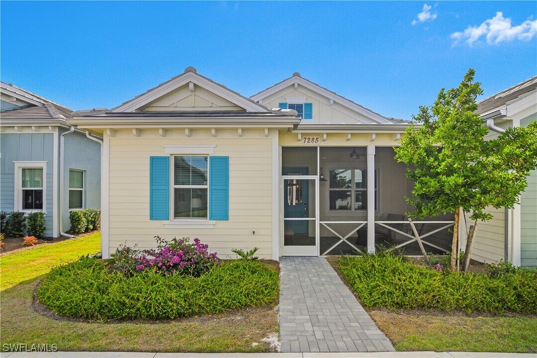 7285 Saona CT in Naples, FL - Foto de edificio