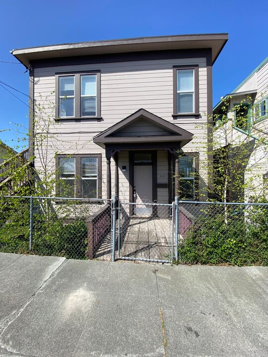2112 California St in Eureka, CA - Building Photo