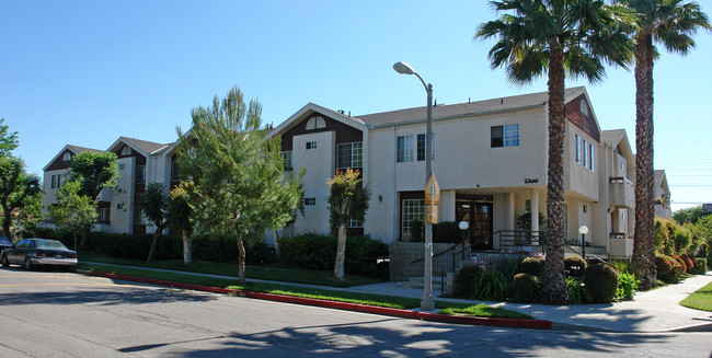 7300 Baird Ave in Reseda, CA - Building Photo - Building Photo