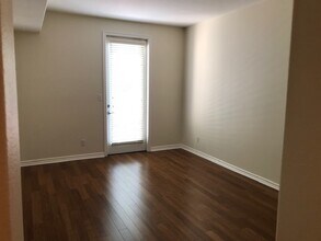 10715 Camarillo St, Unit 201 in Los Angeles, CA - Building Photo - Building Photo