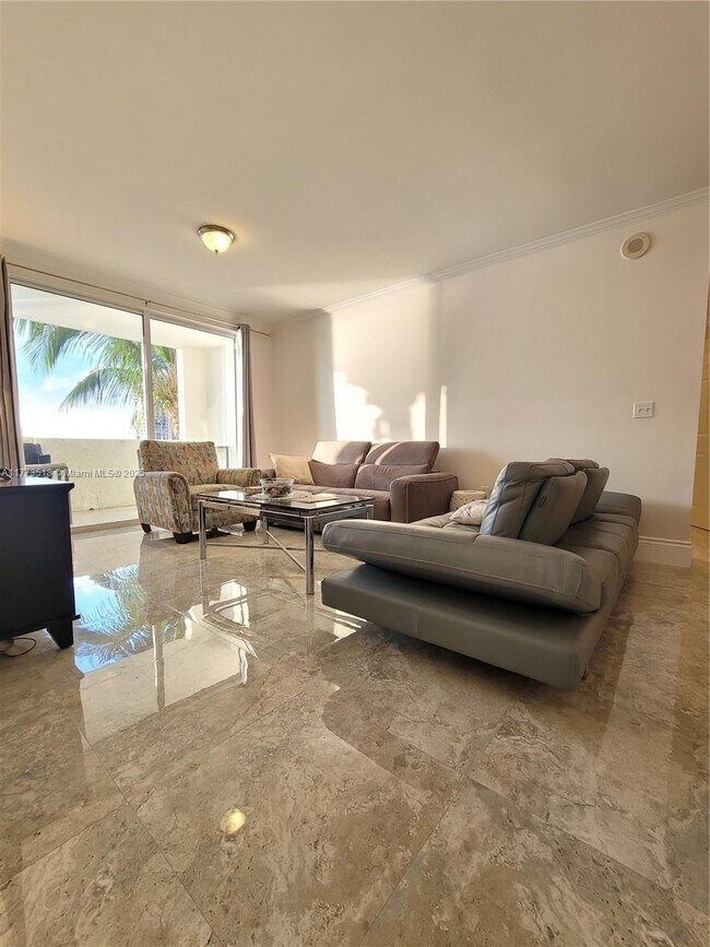 17100 N Bay Rd, Unit 1307 in Sunny Isles Beach, FL - Building Photo - Building Photo