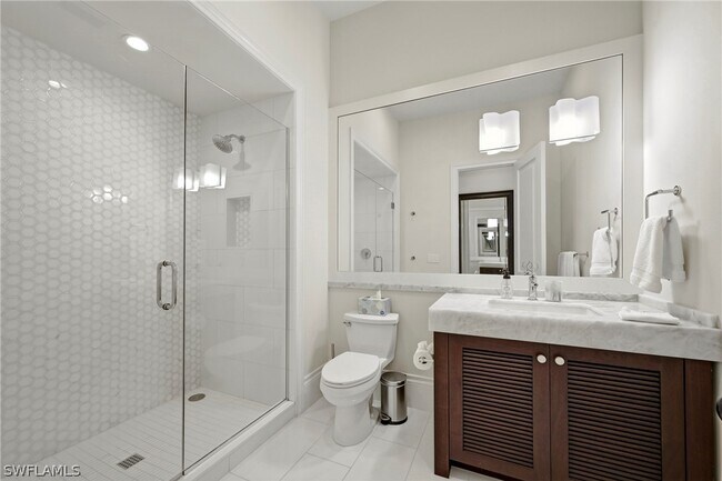 215 3rd Ave N