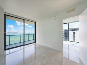 460 NE 28th St, Unit 3608 in Miami, FL - Building Photo - Building Photo