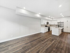 2600-2628 28 Ave SW in Calgary, AB - Building Photo - Building Photo