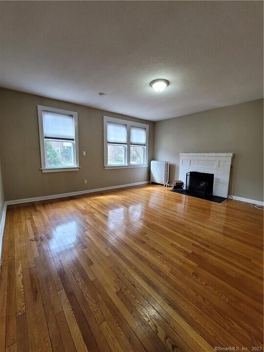 32 Robin Rd in West Hartford, CT - Building Photo