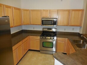 824 W Summerfield Gln Cir in Ann Arbor, MI - Building Photo - Building Photo