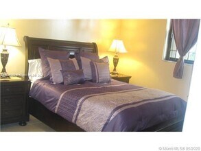 10315 NW 9th St Cir in Miami, FL - Building Photo - Building Photo