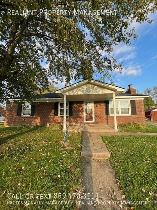 633 S 3rd St in Nicholasville, KY - Building Photo