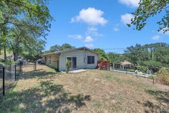 515 Los Escondidos Rd in Marble Falls, TX - Building Photo - Building Photo