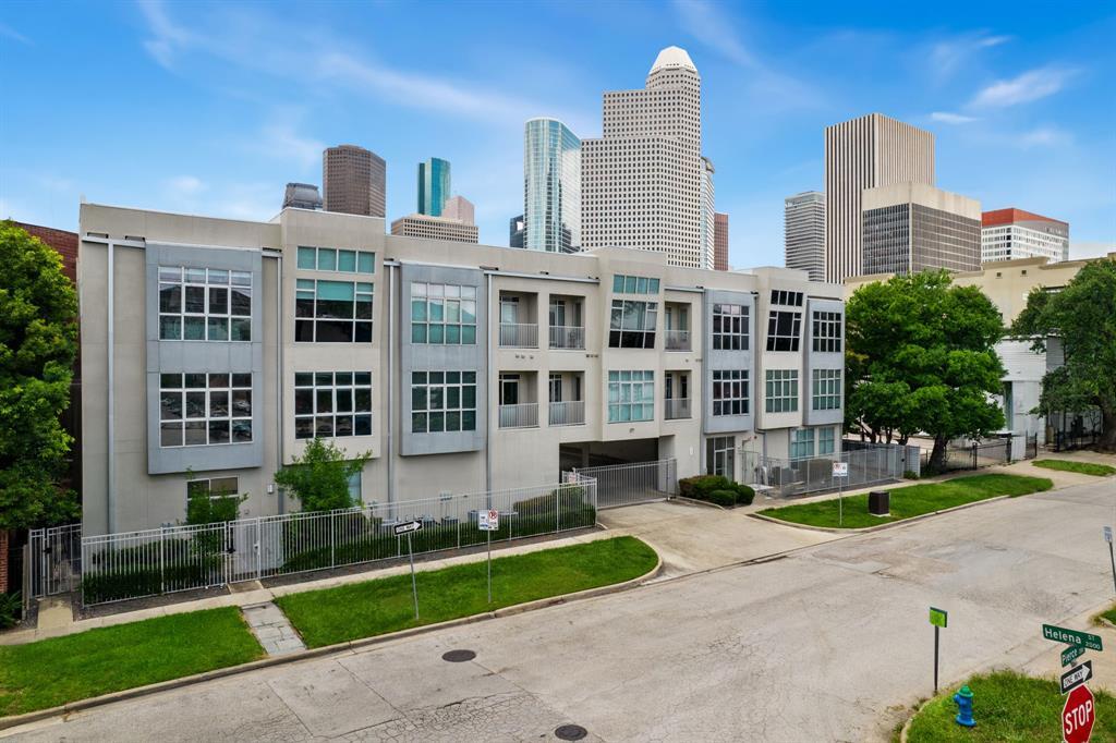 207 Pierce St in Houston, TX - Building Photo
