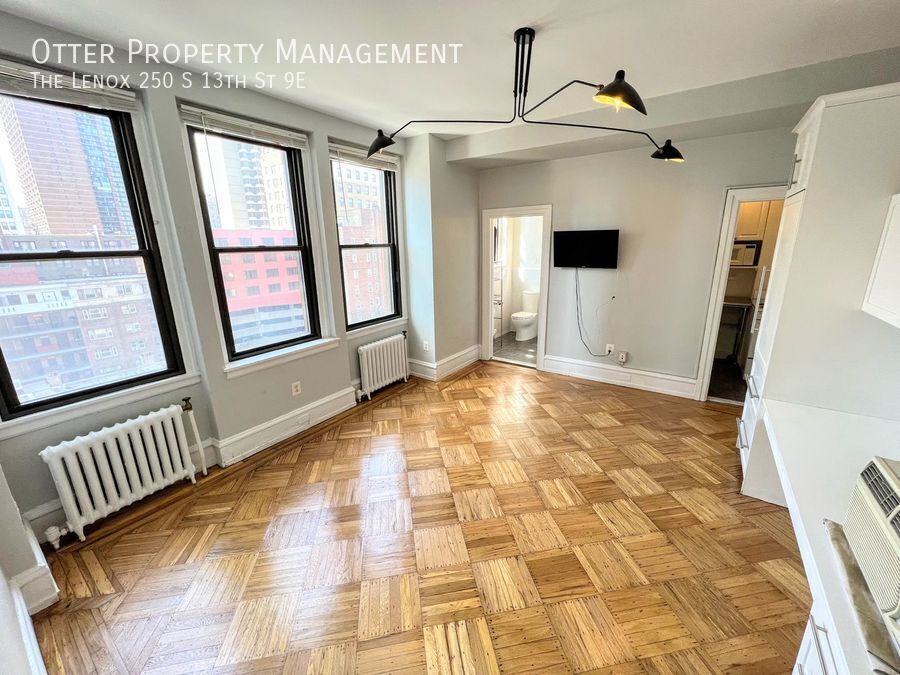 250 S 13th St in Philadelphia, PA - Building Photo