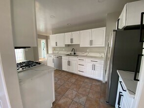 8725 Washington Ave in La Mesa, CA - Building Photo - Building Photo