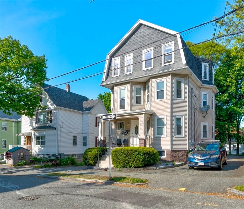 90 Safford St in Quincy, MA - Building Photo