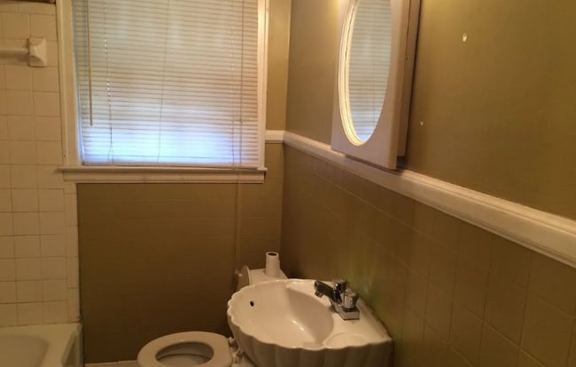 2133 Thomas Ave in Anniston, AL - Foto de edificio - Building Photo