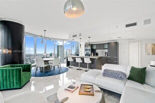 200 Biscayne Blvd Way in Miami, FL - Building Photo