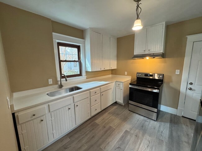 1915 11th St in Moline, IL - Building Photo - Building Photo