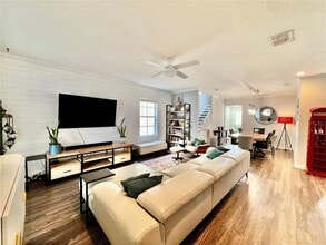 16112 Loneoak View Dr in Lithia, FL - Building Photo - Building Photo