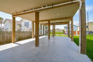 5018 Avenue M 1/2 in Galveston, TX - Building Photo - Building Photo