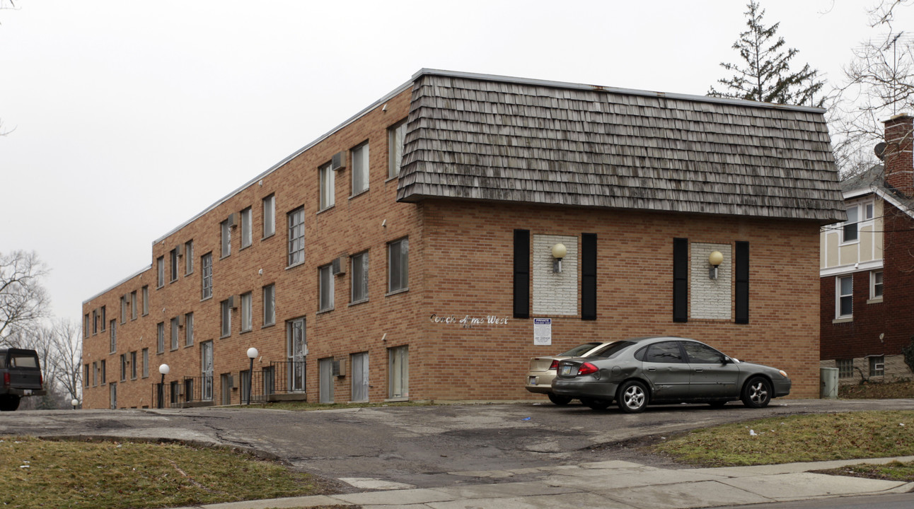 Coach Arms Apartments in Cincinnati, OH - Building Photo