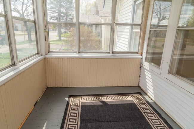 1151 Hamline Ave N in St. Paul, MN - Building Photo - Building Photo