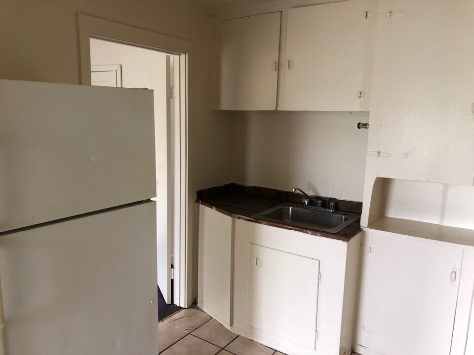207 Cunningham St in Mercer, PA - Building Photo