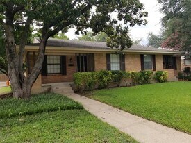 7558 Brentcove Cir in Dallas, TX - Building Photo