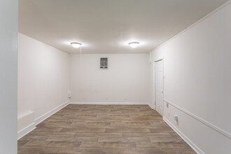 Poplar Village in Murfreesboro, TN - Building Photo - Interior Photo