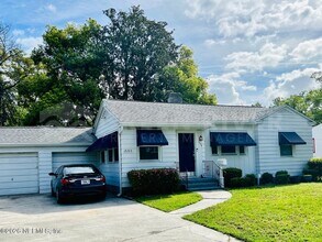 1503 Parrish Pl in Jacksonville, FL - Foto de edificio - Building Photo